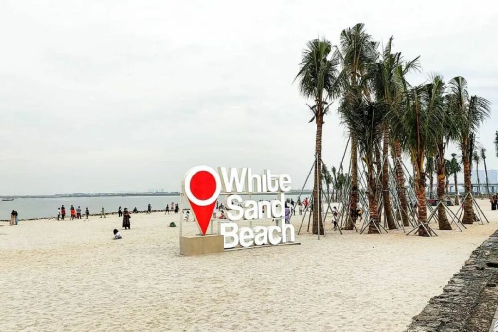 Pantai Pasir Putih PIK 2