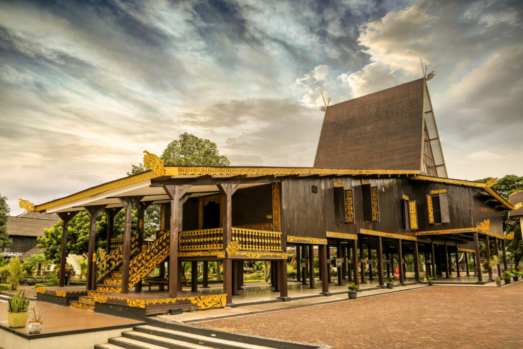 Rumah Bubungan Tinggi